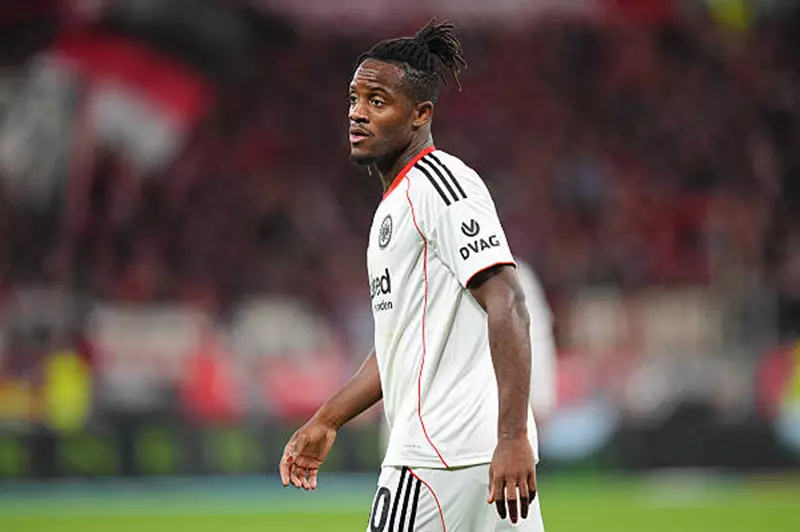 مستقبل باتشواي مع فرانكفورت.. مغادرة تلوح في الأفق