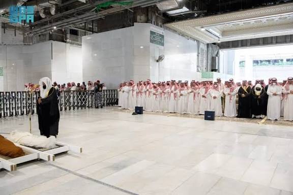 الديوان الملكي السعودي ينعى الأميرة وفاء بنت بندر بن خالد ويعلن إقامة الصلاة عليها في المسجد الحرام