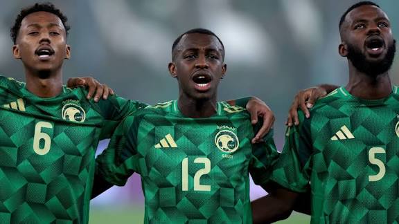 “للباحثين عن الإثارة.. موعد السعودية ضد الجزائر الودية نزل رسمياً، والقناة الناقلة حددناها لك بالكامل”