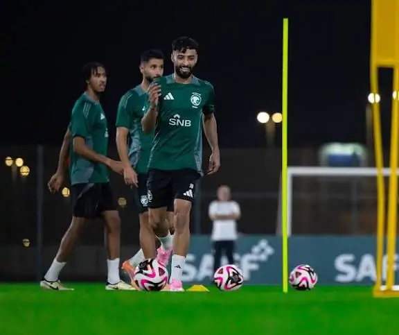 التشكيلة طالعة نار!.. شوف منتخب السعودية هيلعب إزاي قدّام كوت ديفوار في الودية المنتظرة 2025