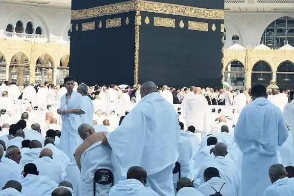 لكل المشتاقين للبيت الحرام!.. منصة “نسك” تبدأ التسجيل لحج 1447 لحجاج الخارج.. الحق قدم قبل الزحام!