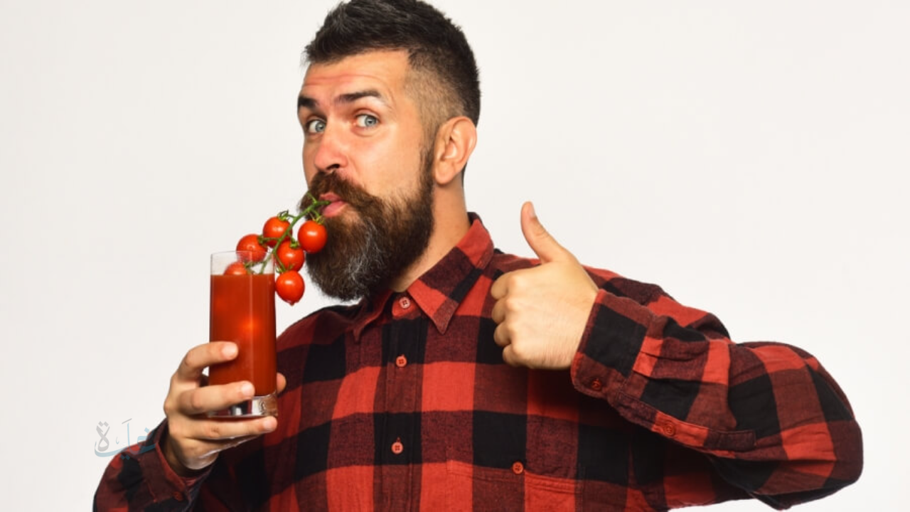 للرجال فقط بعد الأربعين… كوب من عصير الطماطم له مفعول السحر على يومك النتائج سوف تذهلك!
