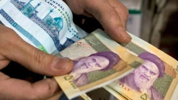 الريال الإيراني في موجة هبوط جديدة.. الدولار يتجاوز 122 ألف توماني.. تعرف على آخر التحديثات فورًا!