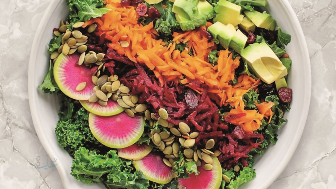 سلطة الكيل الصحية بصوص الجزر والزنجبيل.. نكهة منعشة وقيمة غذائية عالية