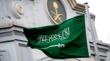 قرار تاريخي يعيد رسم سوق العمل السعودي.. توطين 18 مهنة في التسويق والمبيعات ورفع الحد الأدنى للأجور إلى 5500 ريال