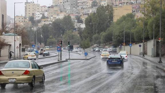 منخفض جوي قوي يطرق أبواب الأردن.. أمطار غزيرة ورياح نشطة وأجواء باردة تضرب المملكة خلال الأيام المقبلة