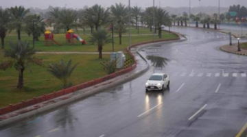 تقلبات جوية واسعة تضرب المملكة.. أمطار رعدية وزخات برد ورياح نشطة تحدّ من الرؤية في عدة مناطق