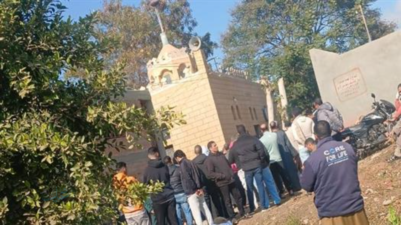 ضحايا تسرب الغاز.. لحظات قبل تسليم جثامين الأشقاء الـ5 فى بنها لدفنهم