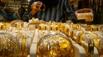 مفاجأة في سعر الذهب اليوم في مصر وعيار 21 لسه راكب الصاروخ
