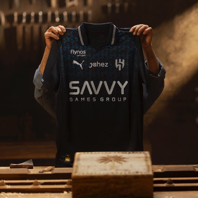 طقم الهلال يوم التأسيس.. "الزعيم" يعلن عن قميصه الجديد في يوم التأسيس 2026 تحت شعار "منسوج بمعنى"