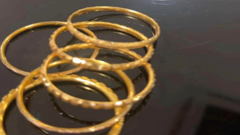 أغرب موقف في السعودية.. طالب بمدرسة بالرياض يوزع 6 أساور ذهب على زملائه.. والسبب مفاجأة!!