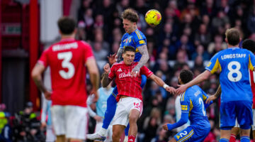 الدوري الإنجليزي: ليدز يونايتد يتفوق على نوتنغهام فورست بهدفين في الشوط الأول