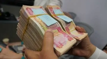 سار للعراقيين.. تصريح هام حول رواتب الموظفين وتأخر توزيعها