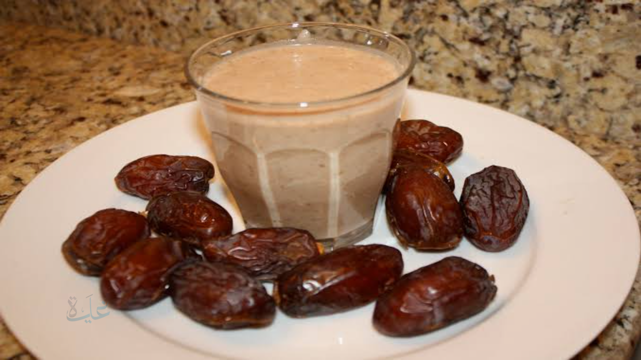 قبل رمضان بأسابيع قليلة مشروب البلح باللبن يعود بقوة.. طريقة التحضير الصحيحة وفوائد لا يعرفها كثيرون