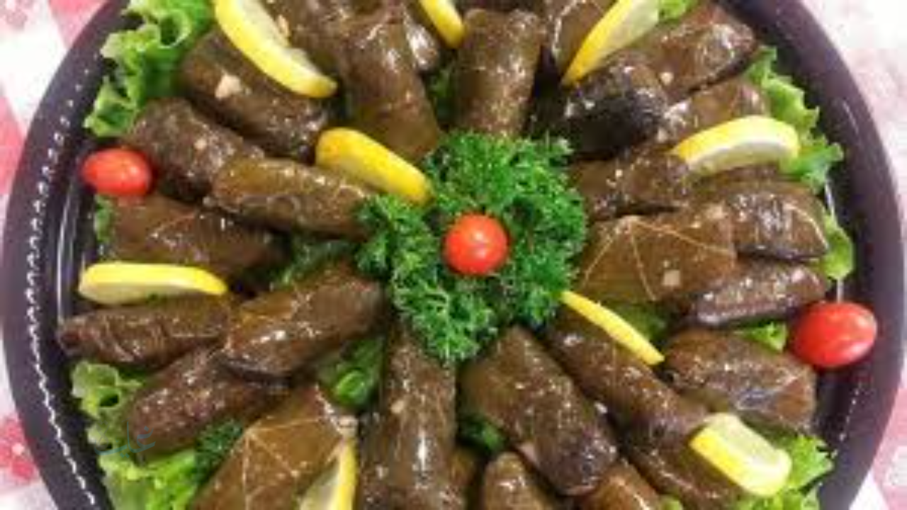 محشي ورق العنب علي سفرتك في رمضان بسر تسبيكة وخلطة رهيبة وكمان باللحمة المفرومة