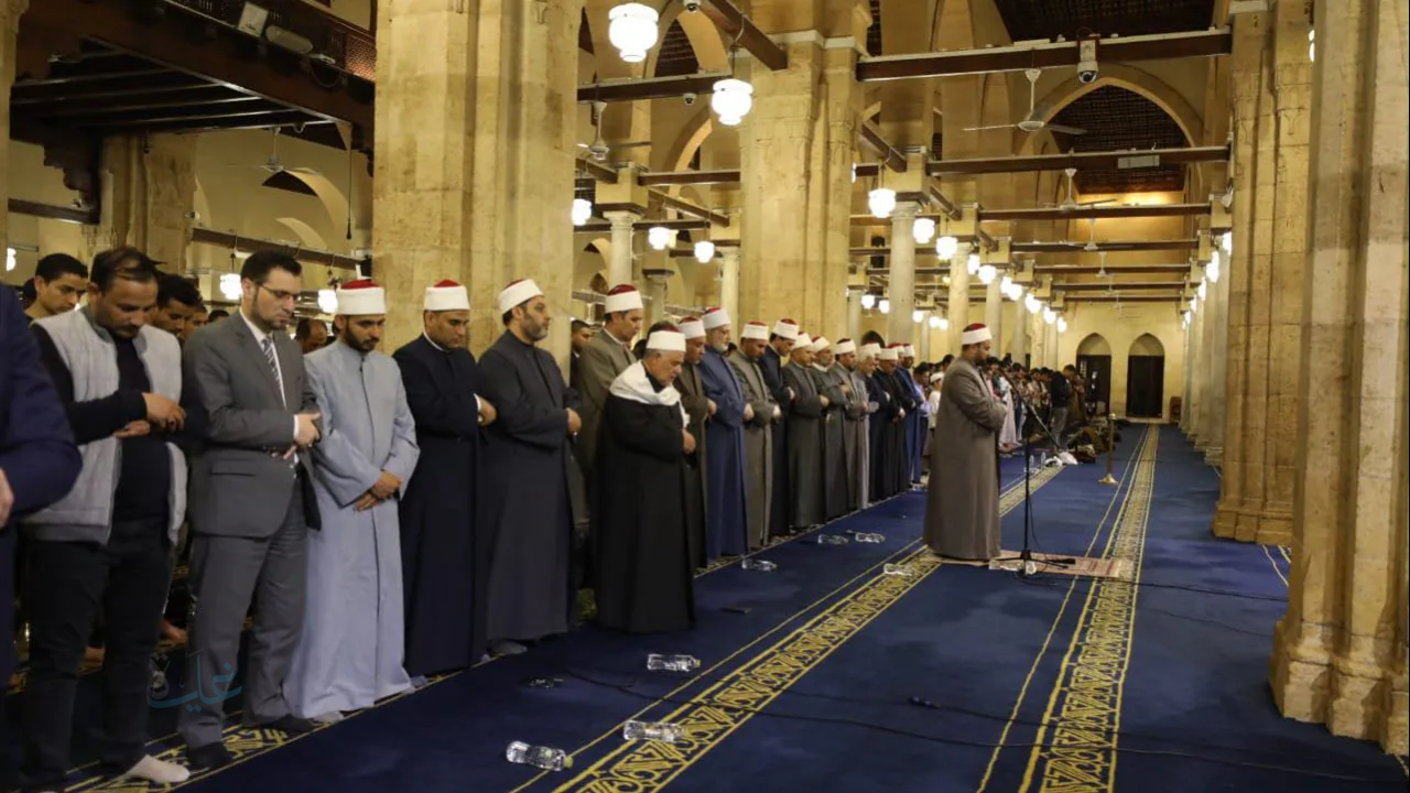 مبارك عليكم الشهر.. أجمل رسائل تهنئة رمضان لزملاء العمل ومتى صلاة التراويح؟
