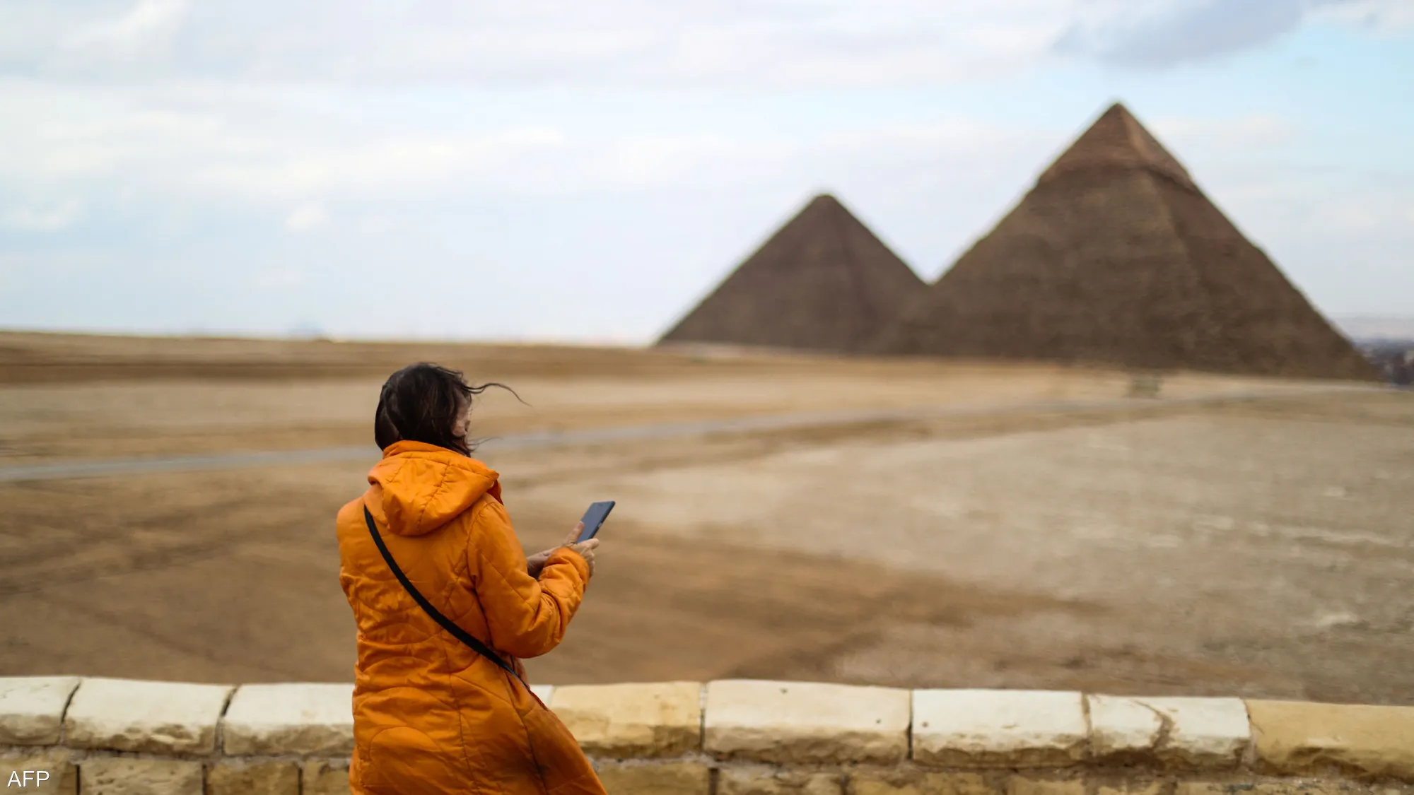 تطبيقات وهمية وتحايل رقمي.. حقيقة تجاوز ضريبة الهواتف المستوردة في مصر