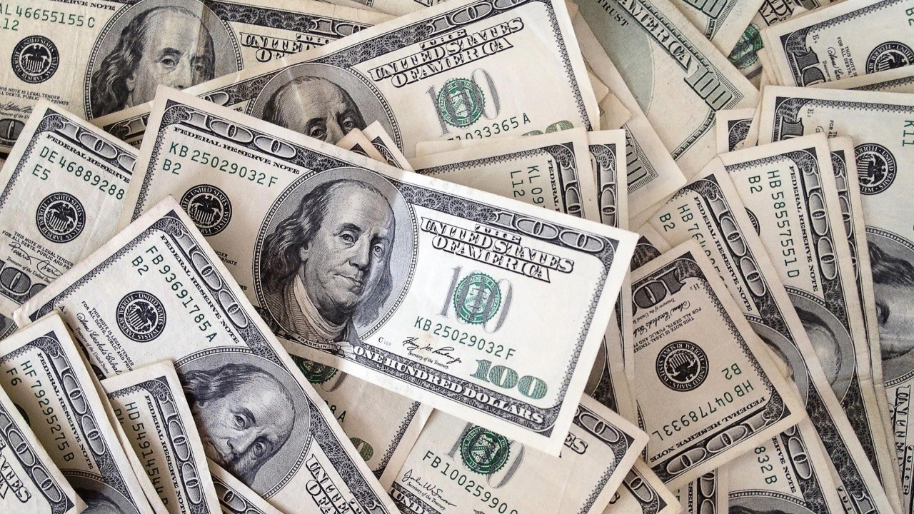 سعر 100 دولار اليوم في العراق.. سعر صرف الدولار مقابل الدينار العراقي اليوم الخميس 5 مارس 2026