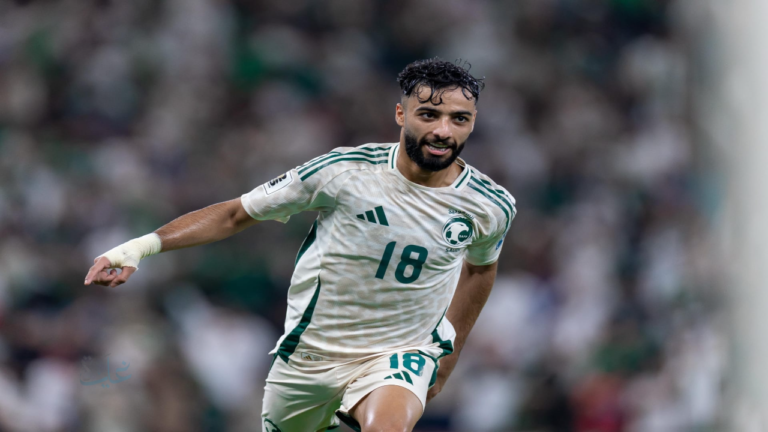 صالح أبو الشامات.. من هو وما تاريخه الكروي مع المنتخب ونادي الأهلي السعودي ؟ صالح أبو الشامات.. من هو وما تاريخه الكروي مع المنتخب ونادي الأهلي السعودي ؟