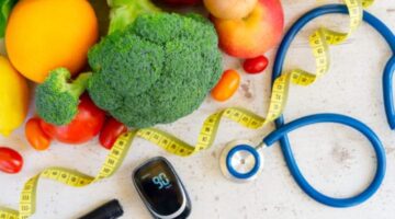 أهم النصائح وطرق عملية لخفض السكر في الدم دون أدوية والأطعمة التي يجب تجنبها