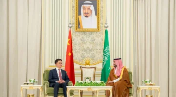 تصعيد في مضيق هرمز.. شي جين بينغ يؤكد خلال اتصال مع محمد بن سلمان ضرورة استئناف الملاحة وسط توترات إقليمية متصاعدة 🌍🚢