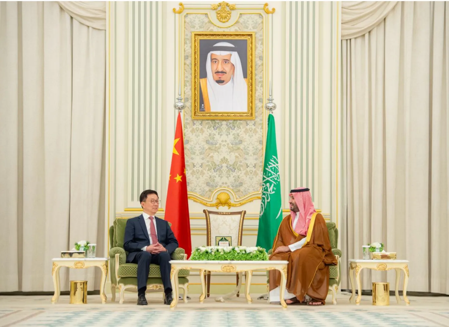 تصعيد في مضيق هرمز.. شي جين بينغ يؤكد خلال اتصال مع محمد بن سلمان ضرورة استئناف الملاحة وسط توترات إقليمية متصاعدة 🌍🚢